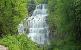Vue sur l'éventail, la plus grande cascade du Hérisson